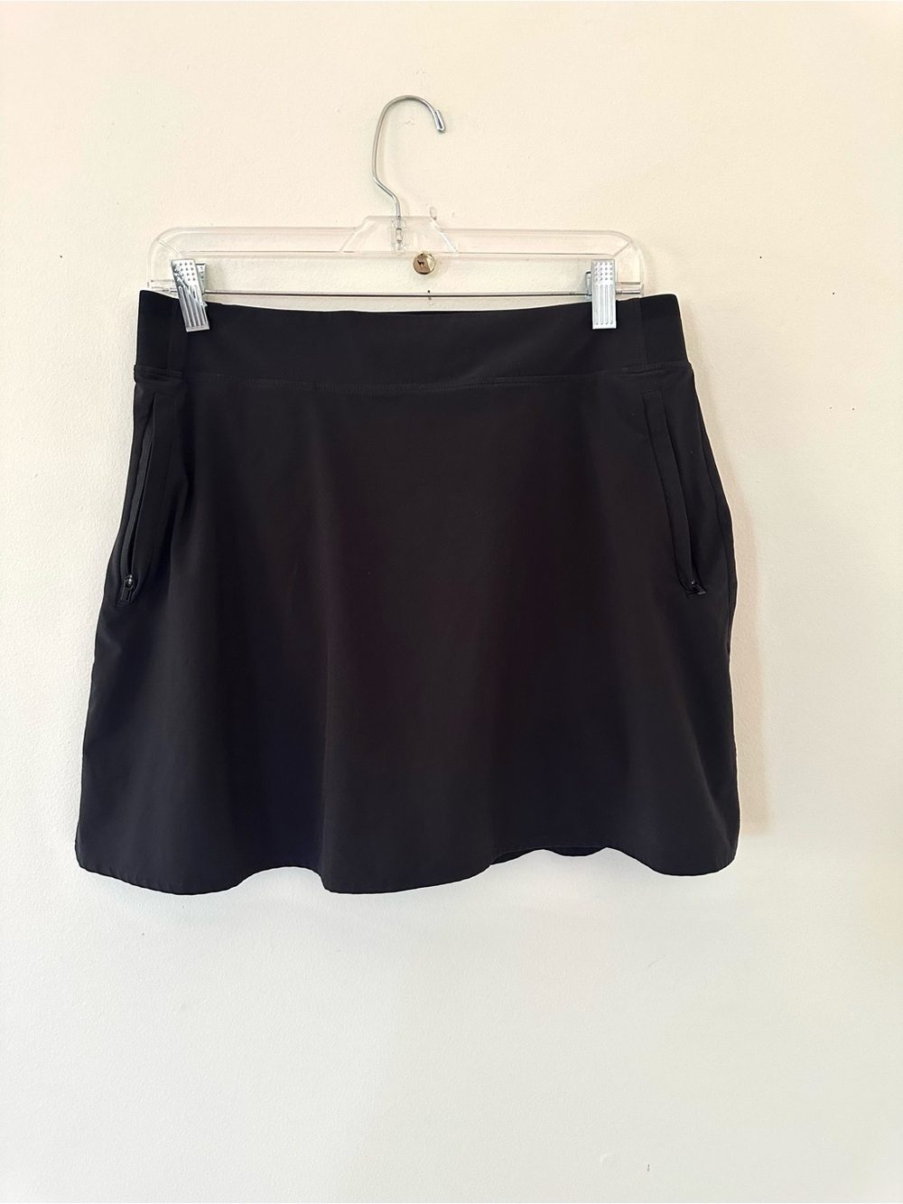 Athleta Soho skort in black color,
in size 12